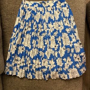Banana Republic Pleated Skirt Size 4